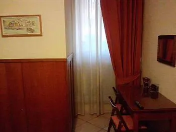 Partenopea- Hotel Nápoles
