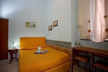 Partenopea- Hotel Nápoles